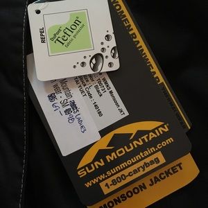 Women’s windbreaker