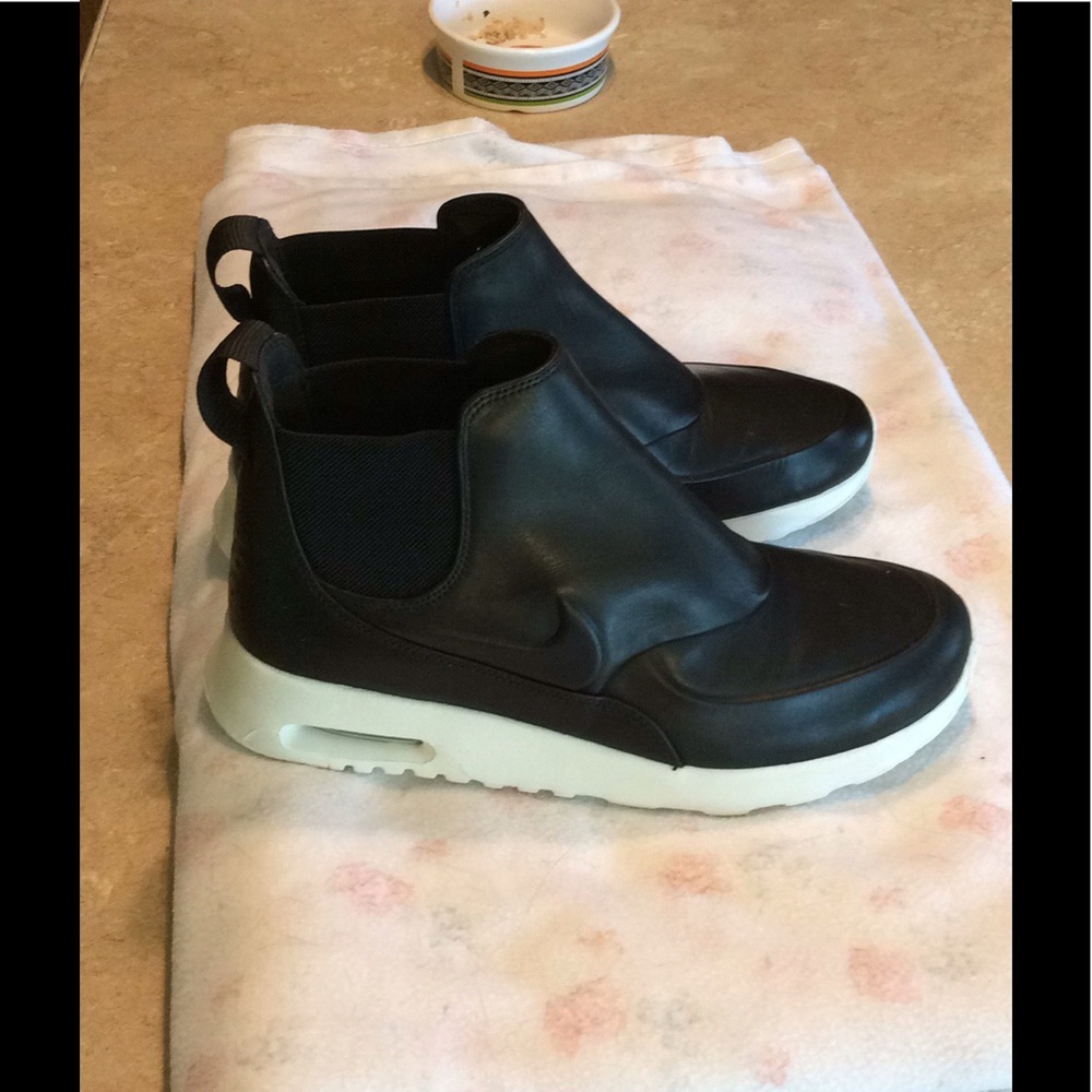 Black leather Nike slip on gym shoes
