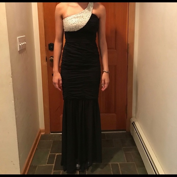 Faviana Dresses & Skirts - Black & white Dress beads sequins formal