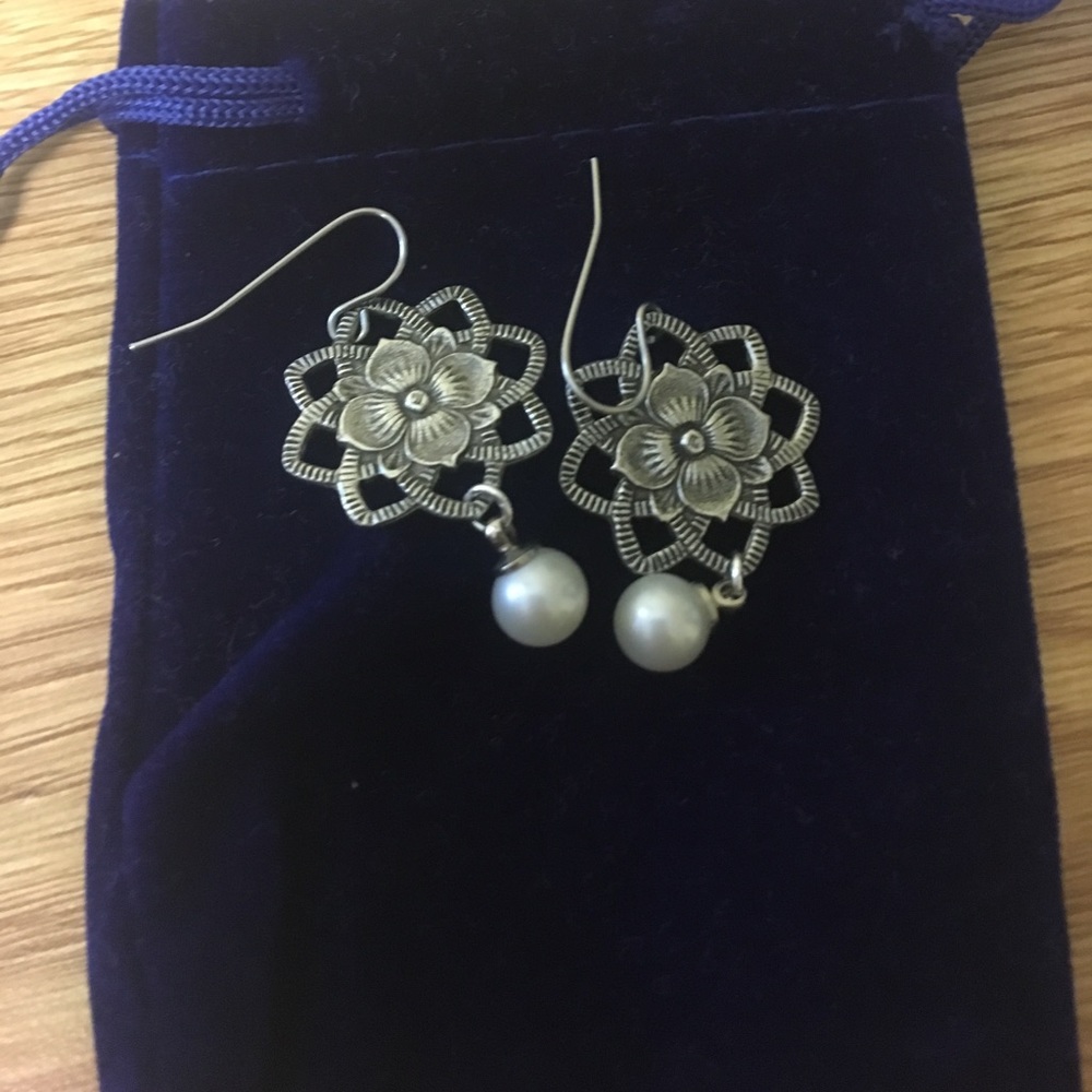 Vantel Pearls *Retired* Blossom Drop earrings