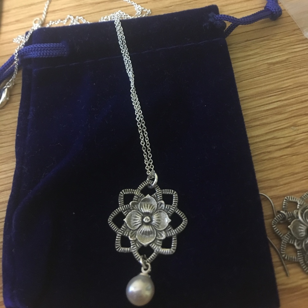 Vantel Pearls *RETIRED* Blossom Drop necklace