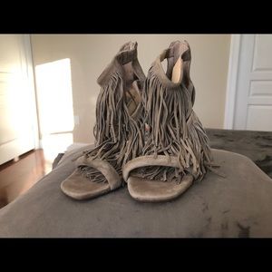 Taupe Steve Madden Fringe Heels sz 6.5