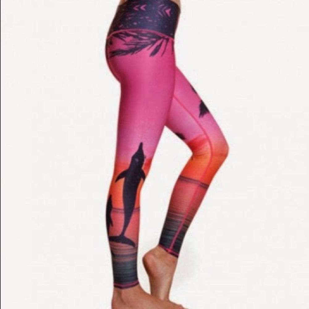 Dolphin Teeki yoga pants leggings