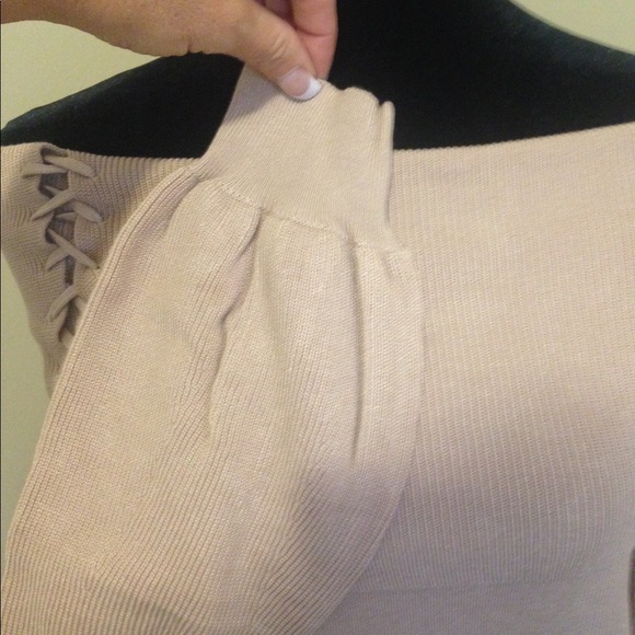 LAST DAY MAKE OFFER❗️NWT Off the Shoulder Sweater - Picture 6 of 7