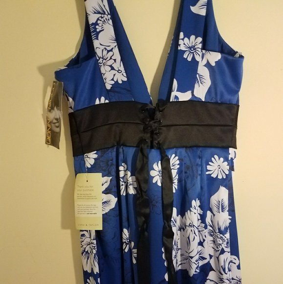 Dress - Picture 2 of 4