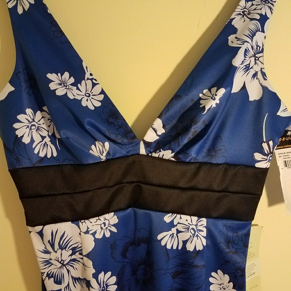 Dress - Picture 3 of 4