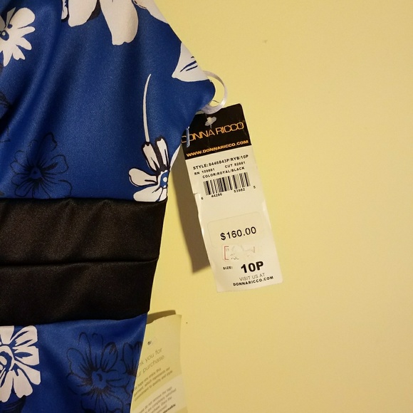 Dress - Picture 4 of 4