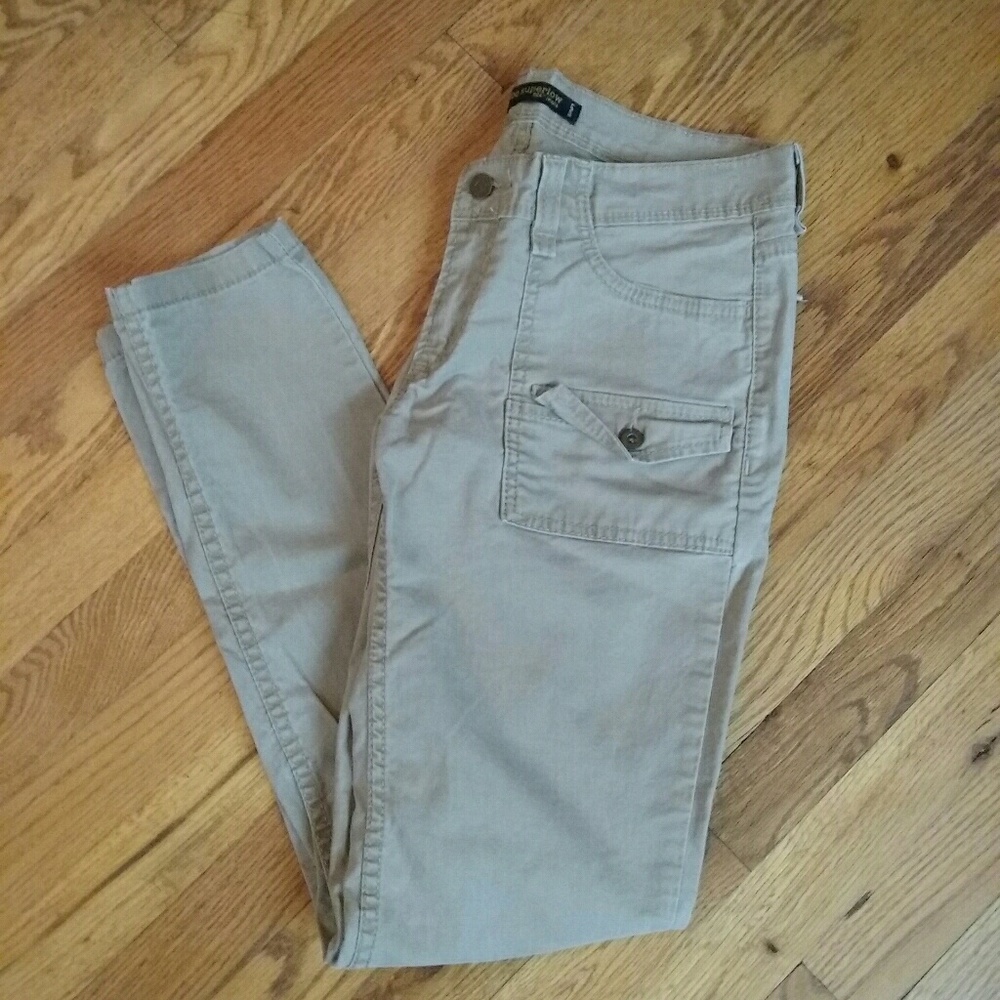 SOLD.....Levi's too superlow skinny