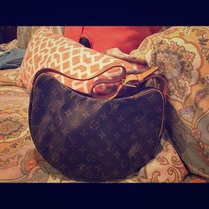 Louis Vuitton Authentic Croissant MM purse