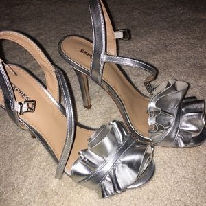 6.5 EUC silver leather Express ruffle heel sandal