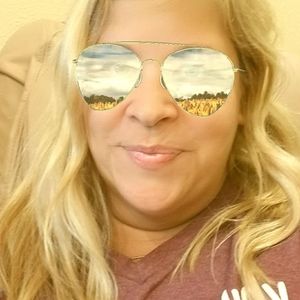 Meet your Posher, Dawn