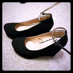 Black Wedges