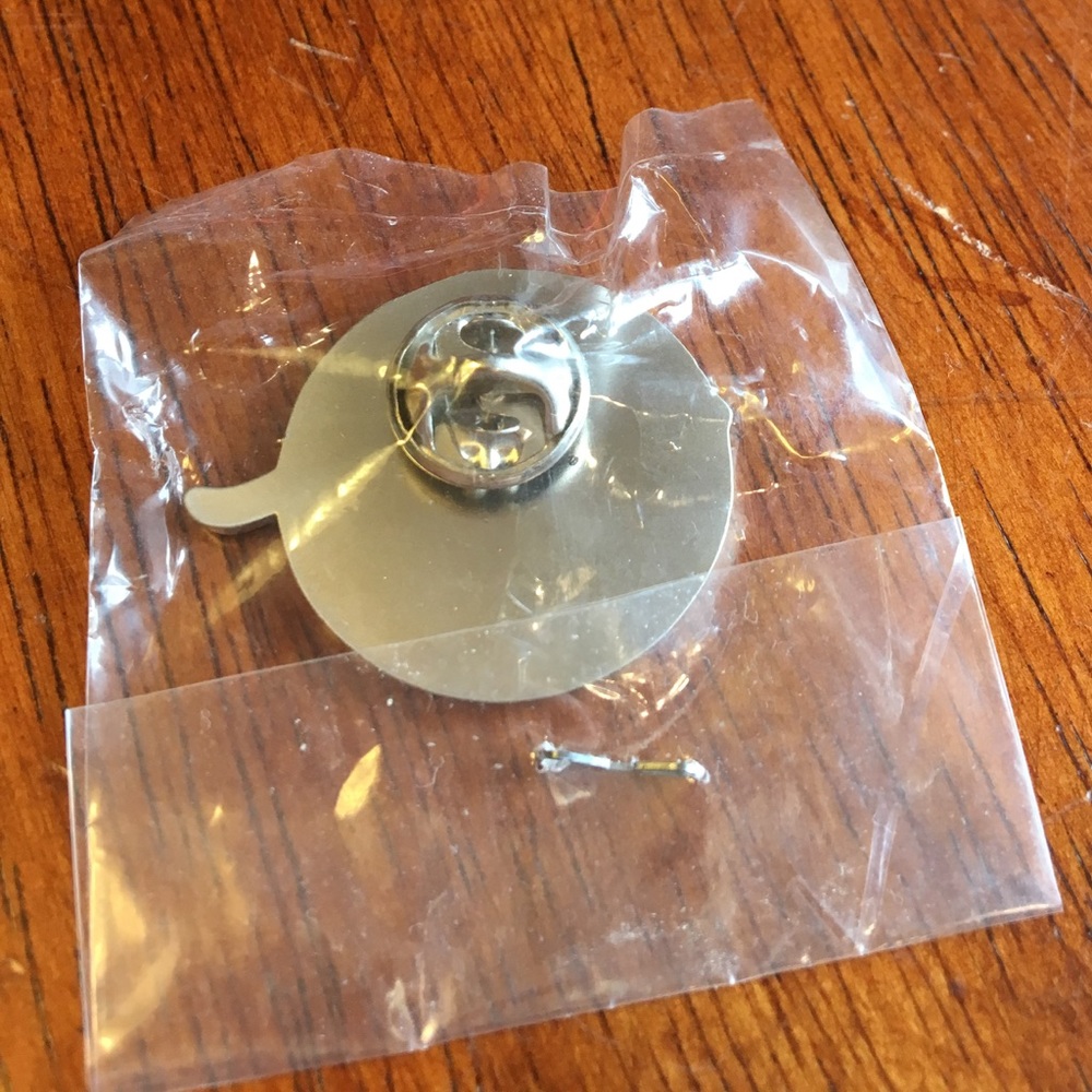 🌻3/$12🌻 Ford Mustang 40th Anniversary Silver Pin - Picture 4 of 4