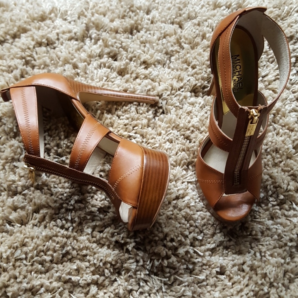 Michael Kors only worn once! 8M