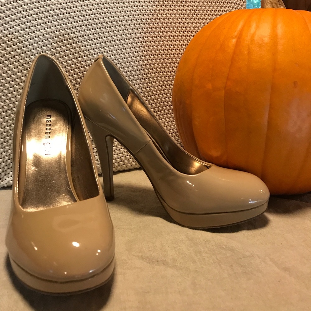 Madden Girl Nude Pumps