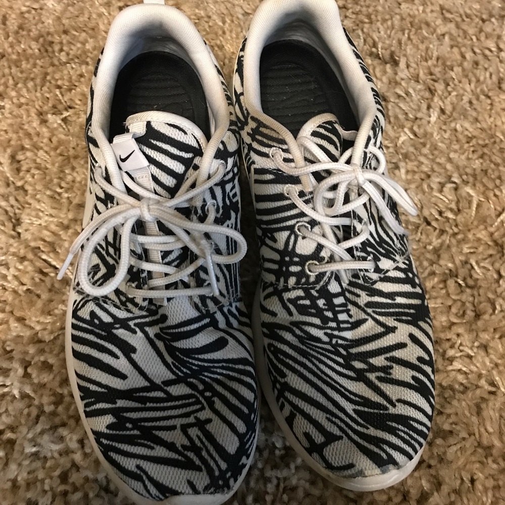 Black and White Nike’s