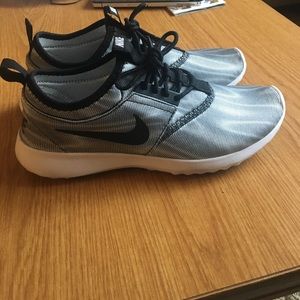 Nike sneakers size 7.5