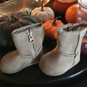 Tan zip up toddler boots. Brand new in box.
