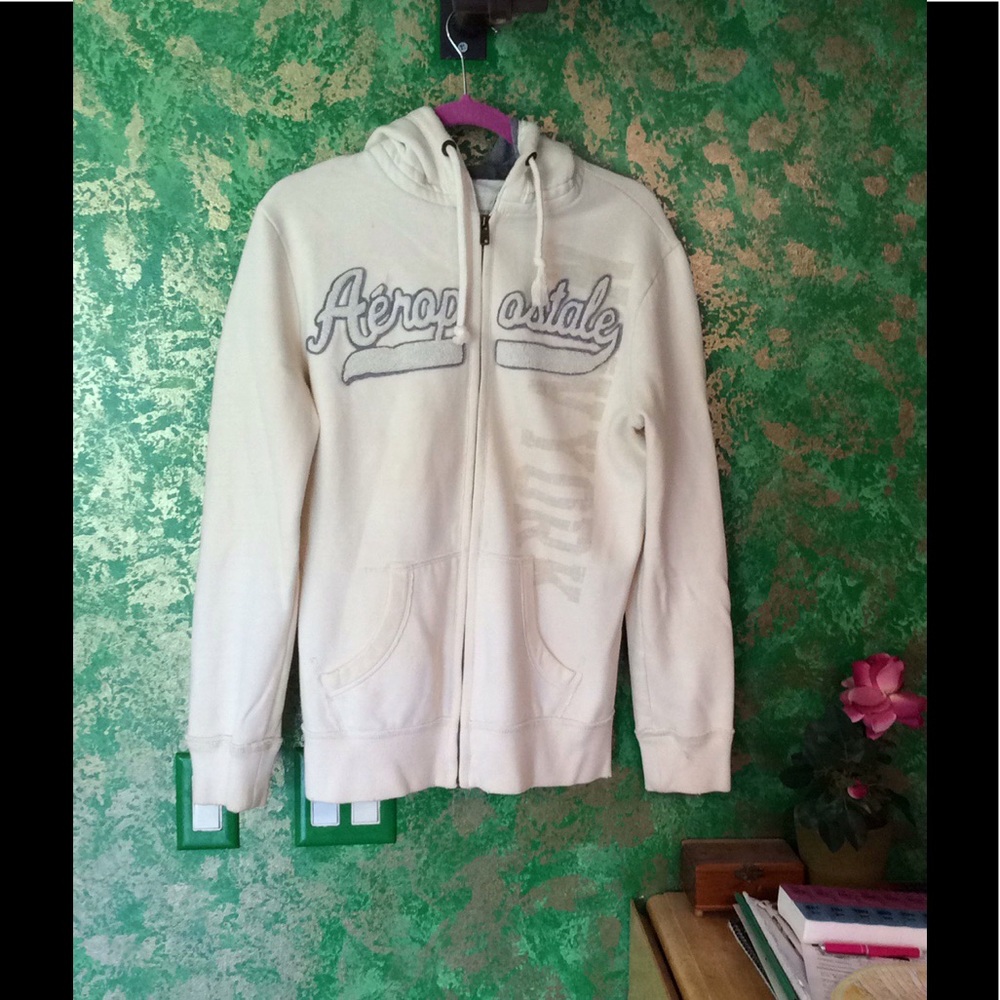 Aeropostale zip up hoodie. Used great condition.