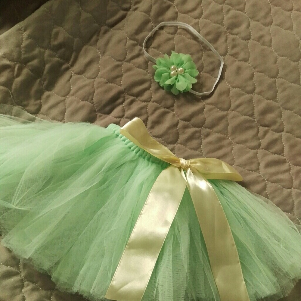 Newborn tutu with headband (great for new born pi
