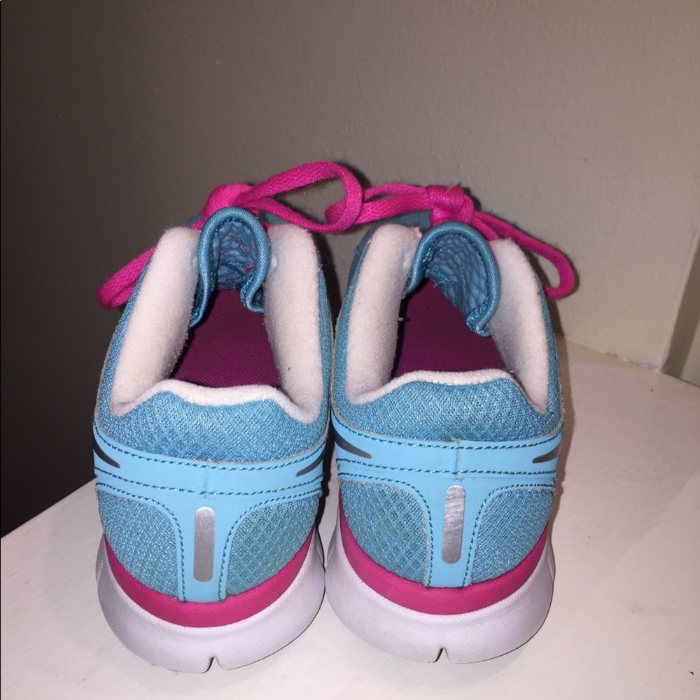 Nike shoes - Picture 2 of 6