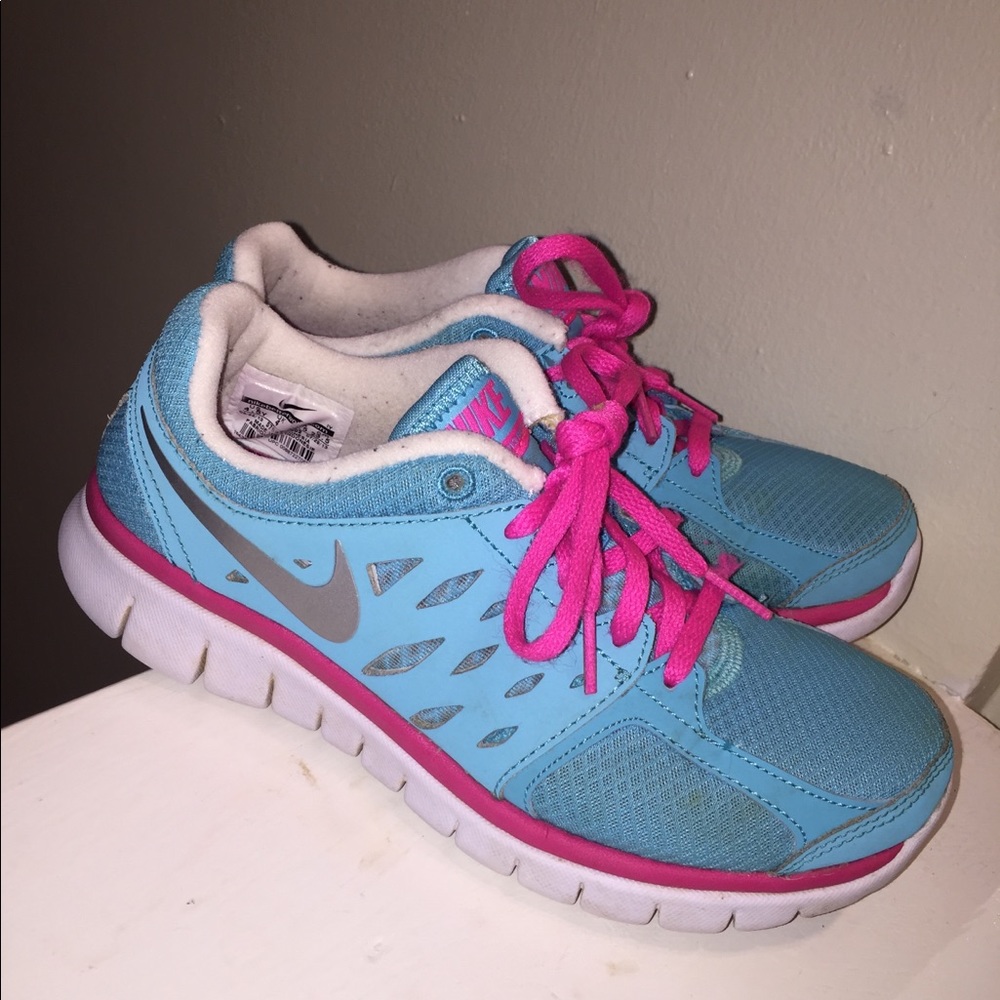 Nike shoes - Picture 3 of 6