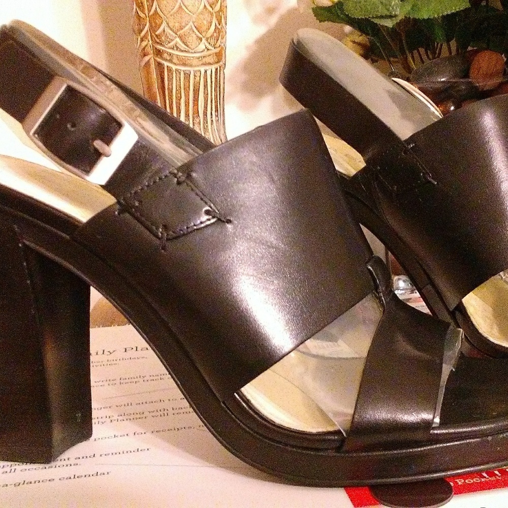 ** FLASH SALE ** 👡Via Spiga