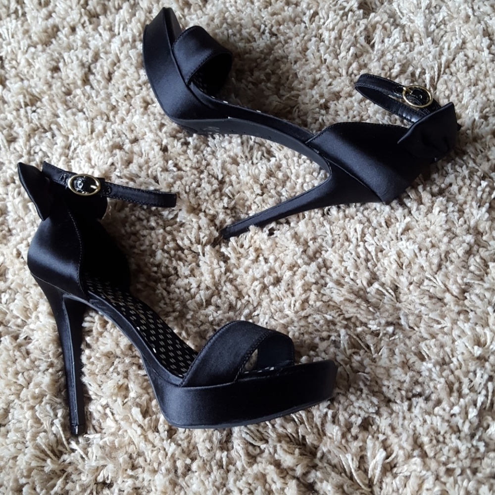 New Jessica Simpson Platform sandals!!