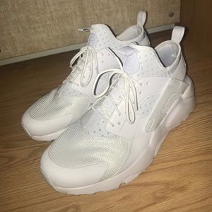 Men’s Nike size 11 White Huarache