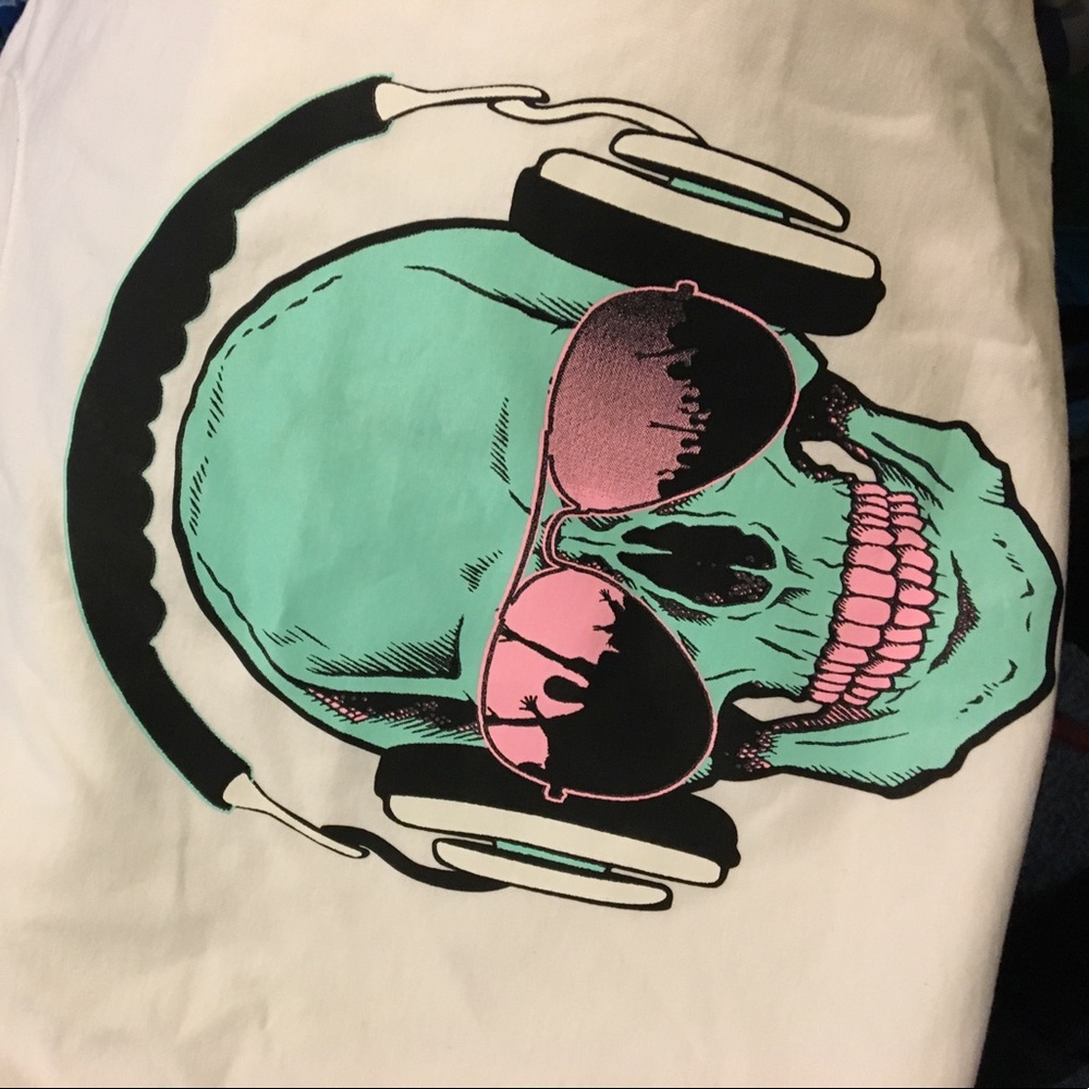 Customs “Skull w/Headphones” T-shirt