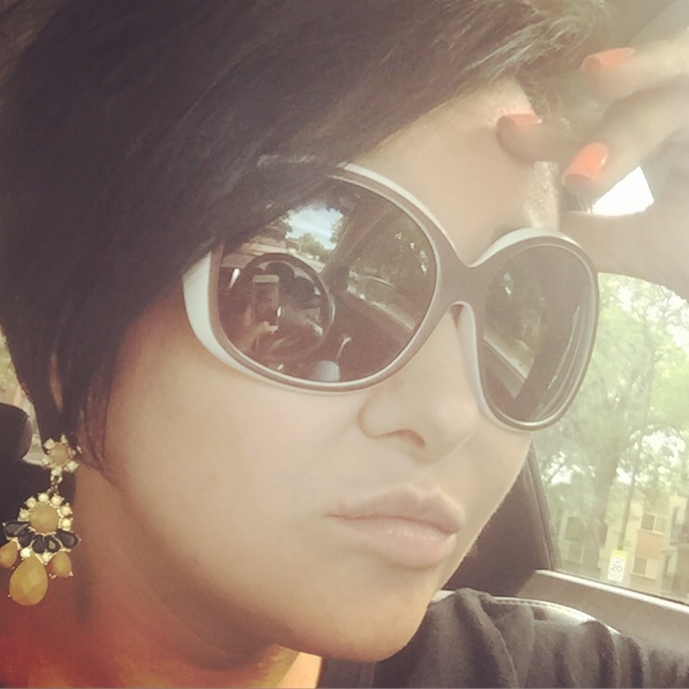 Meet your Posher, Elizabeth