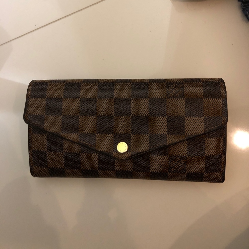 LV billfold