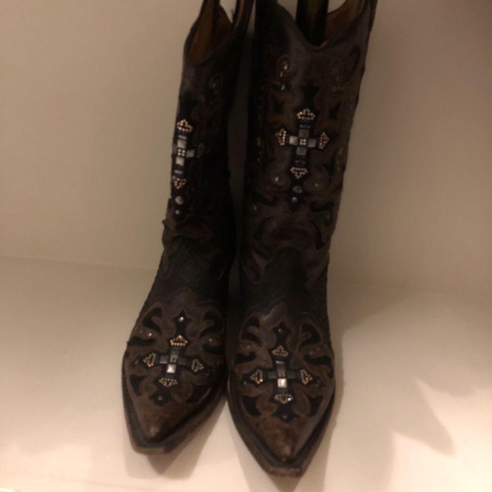 Boots with cross on toe and upper boot