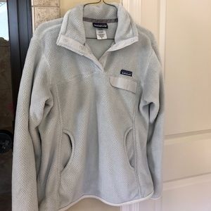 Light Grey Patagonia fleece pullover