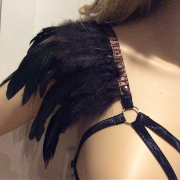 🎀 3PC FEATHER BRA NECKLACE HAIR PIECE FLOWER CLIP BOHO FESTIVAL IHEART RAVES - Picture 4 of 8