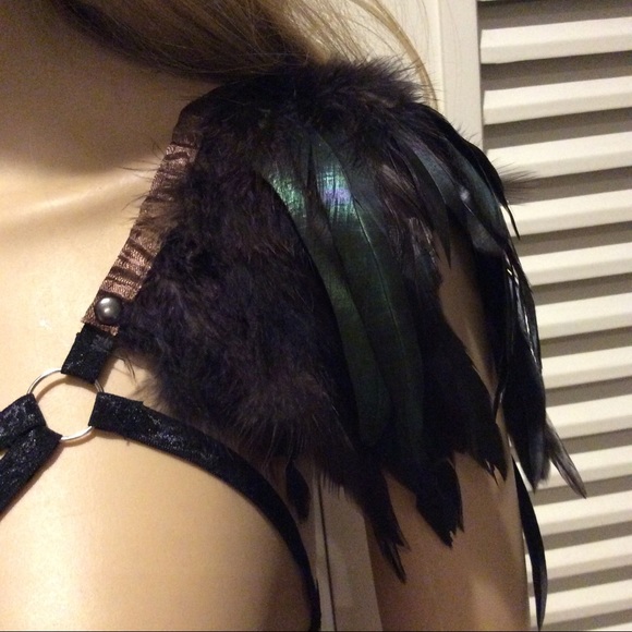 🎀 3PC FEATHER BRA NECKLACE HAIR PIECE FLOWER CLIP BOHO FESTIVAL IHEART RAVES - Picture 6 of 8