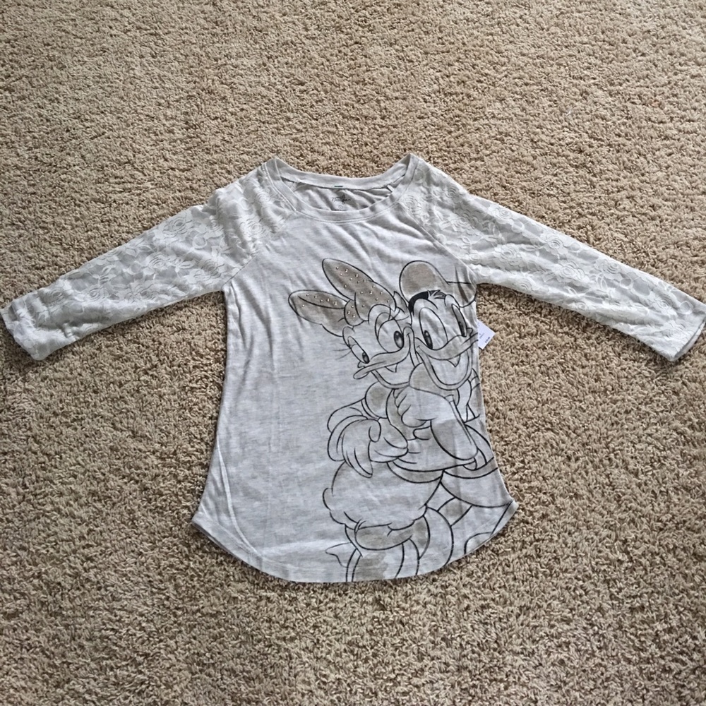 Disney exclusive. Daisy and Donald 3/4 sleeve tee