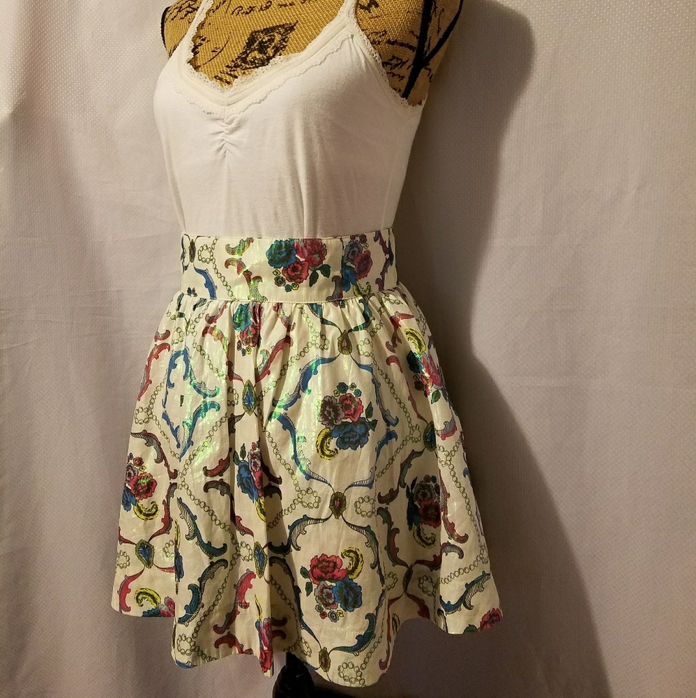 Pretty skirt. - Picture 2 of 8