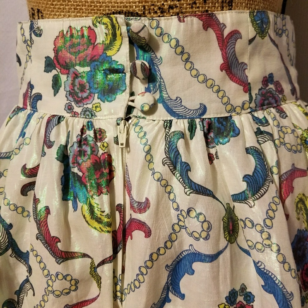 Pretty skirt. - Picture 4 of 8