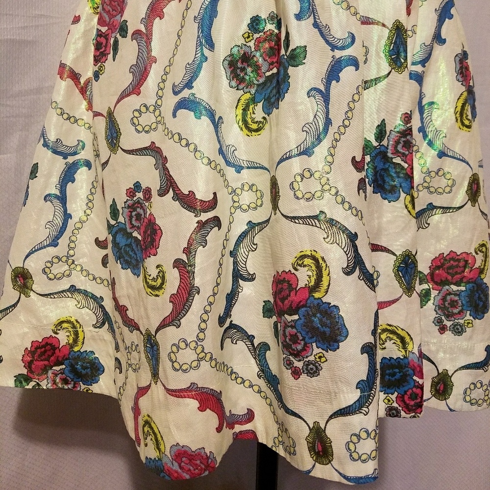 Pretty skirt. - Picture 5 of 8