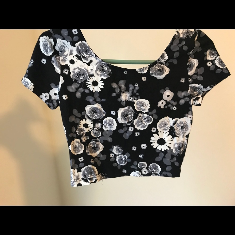 Crop top. Never worn tags still on