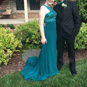 NEED TO SELL ASAP Sherri Hill Emerald prom dress