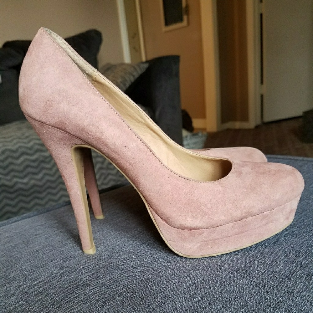 Blush Plump size 7.5 MED