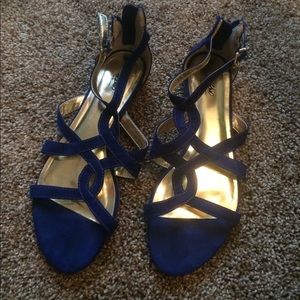 Cute blue sandals!