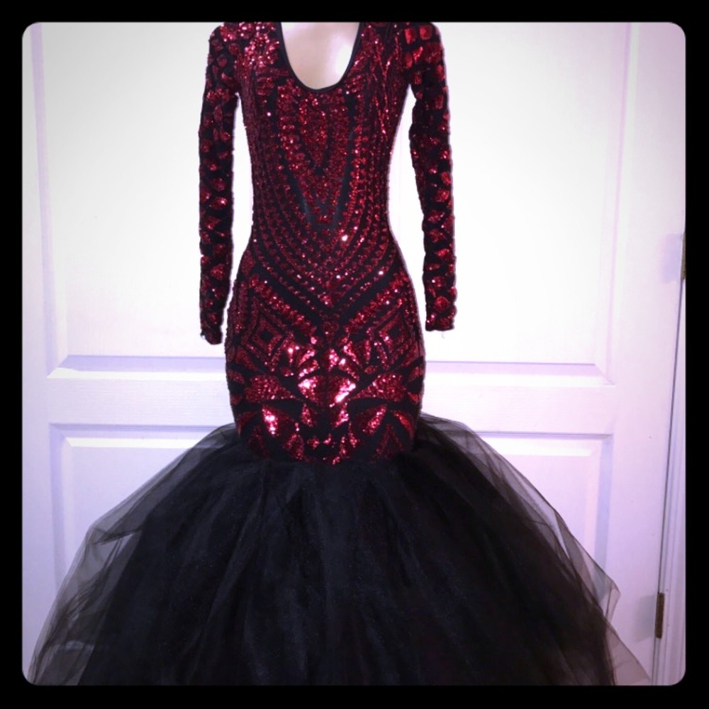 Black and Red Sparkly Prom Dress with long sleeves