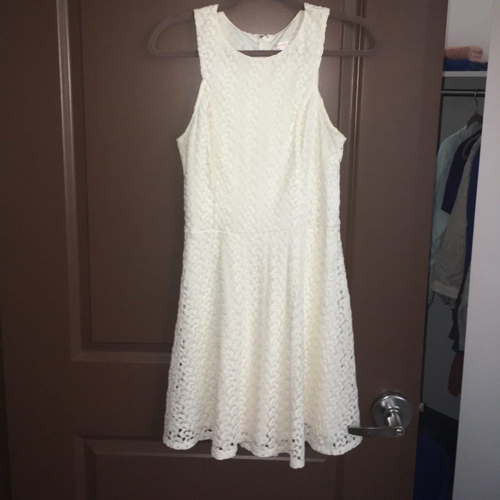 Xhilaration- Medium- white/cream