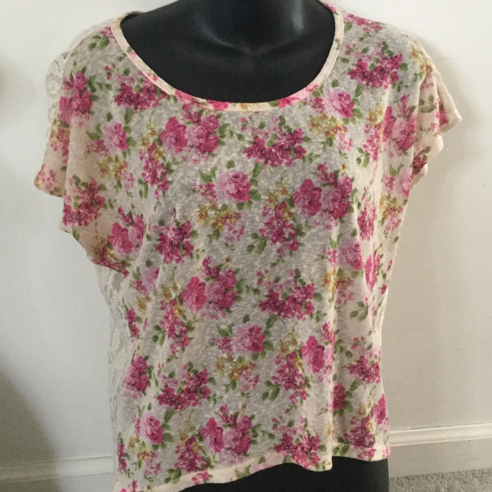 Floral tee shirt size small