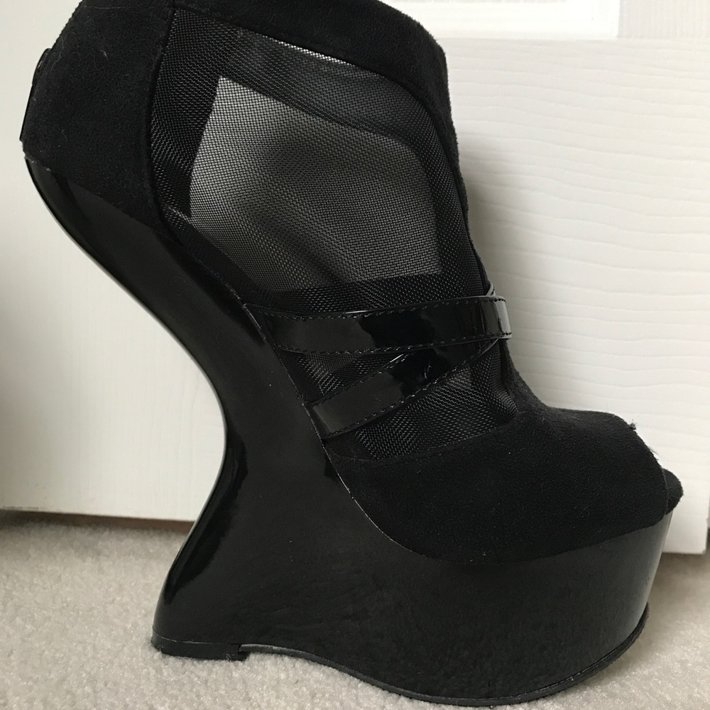Heel-Less Wedge Mesh Sued Patent platform booties