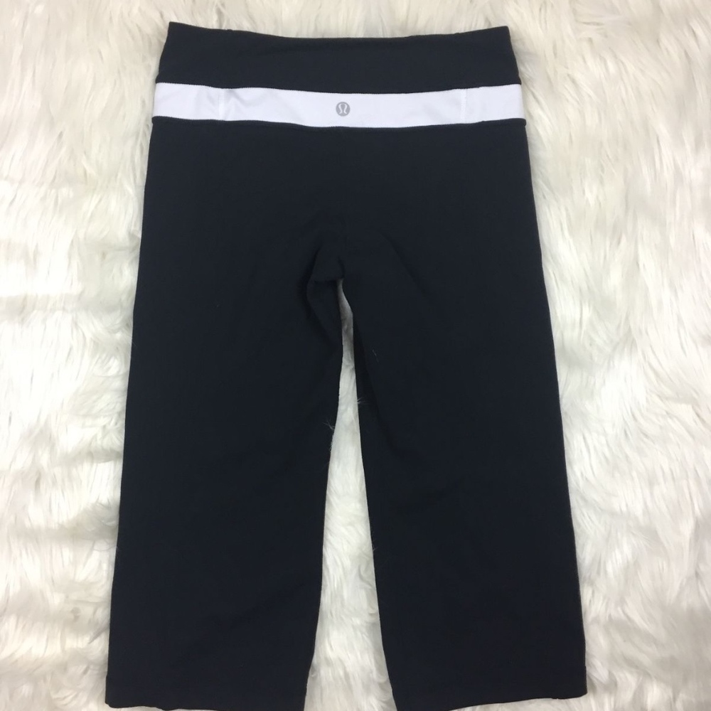 Lululemon Groove Crop Reversible Size 6 EUC - Picture 5 of 5