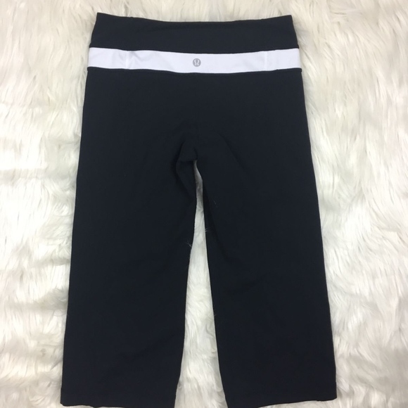 Lululemon Groove Crop Reversible Size 6 EUC - Picture 5 of 5
